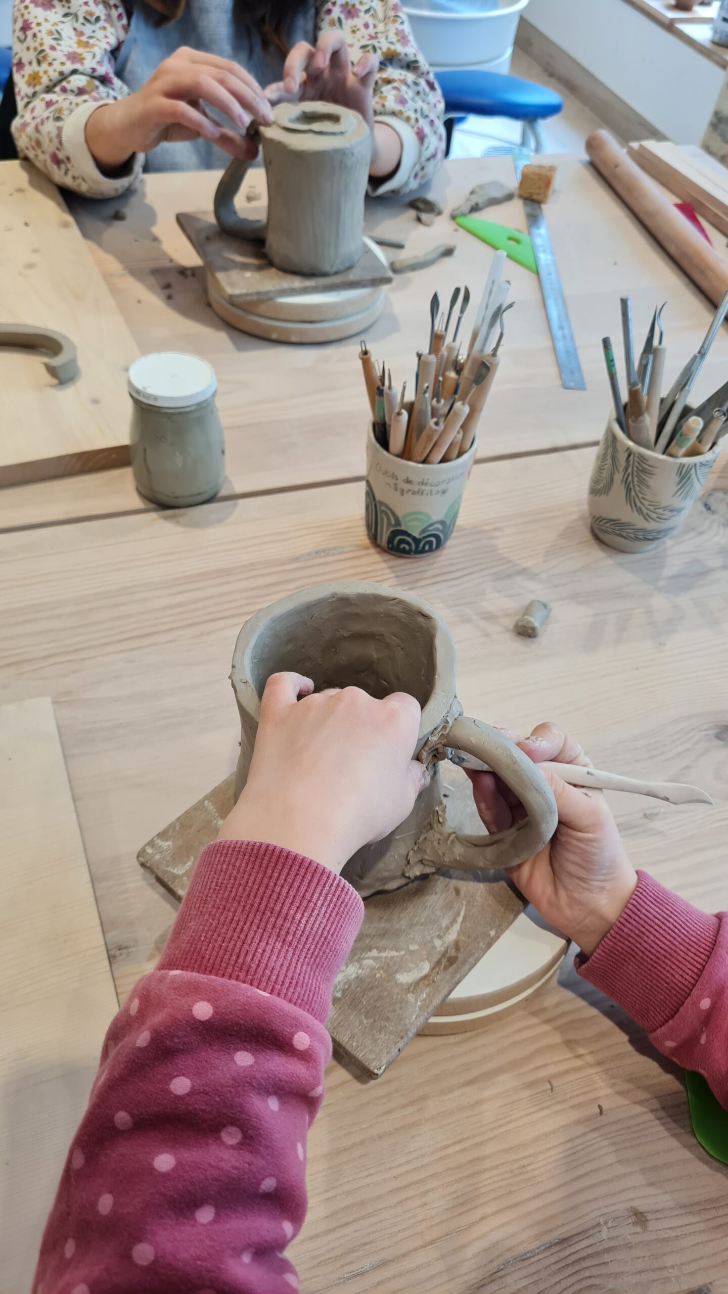 Cours de modelage enfants - Atelier Kiwano